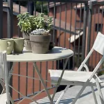 Апартаменти Zina - Rosso - 10 Min From Centre And Airport Бергамо