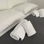 Апартаменти Zina - Rosso - 10 Min From Centre And Airport Бергамо